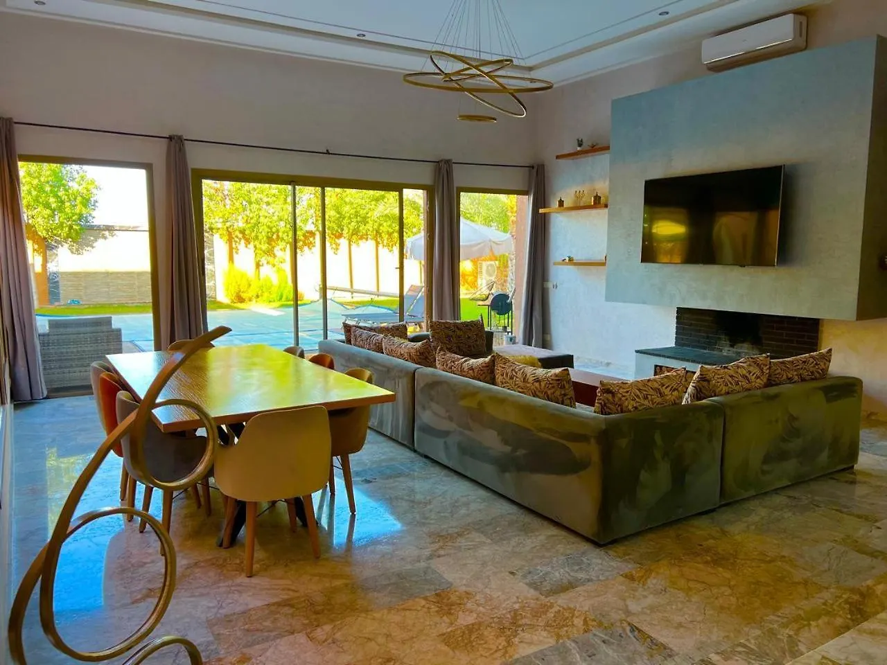 Villa Avec Piscine Et Jardin مراكش