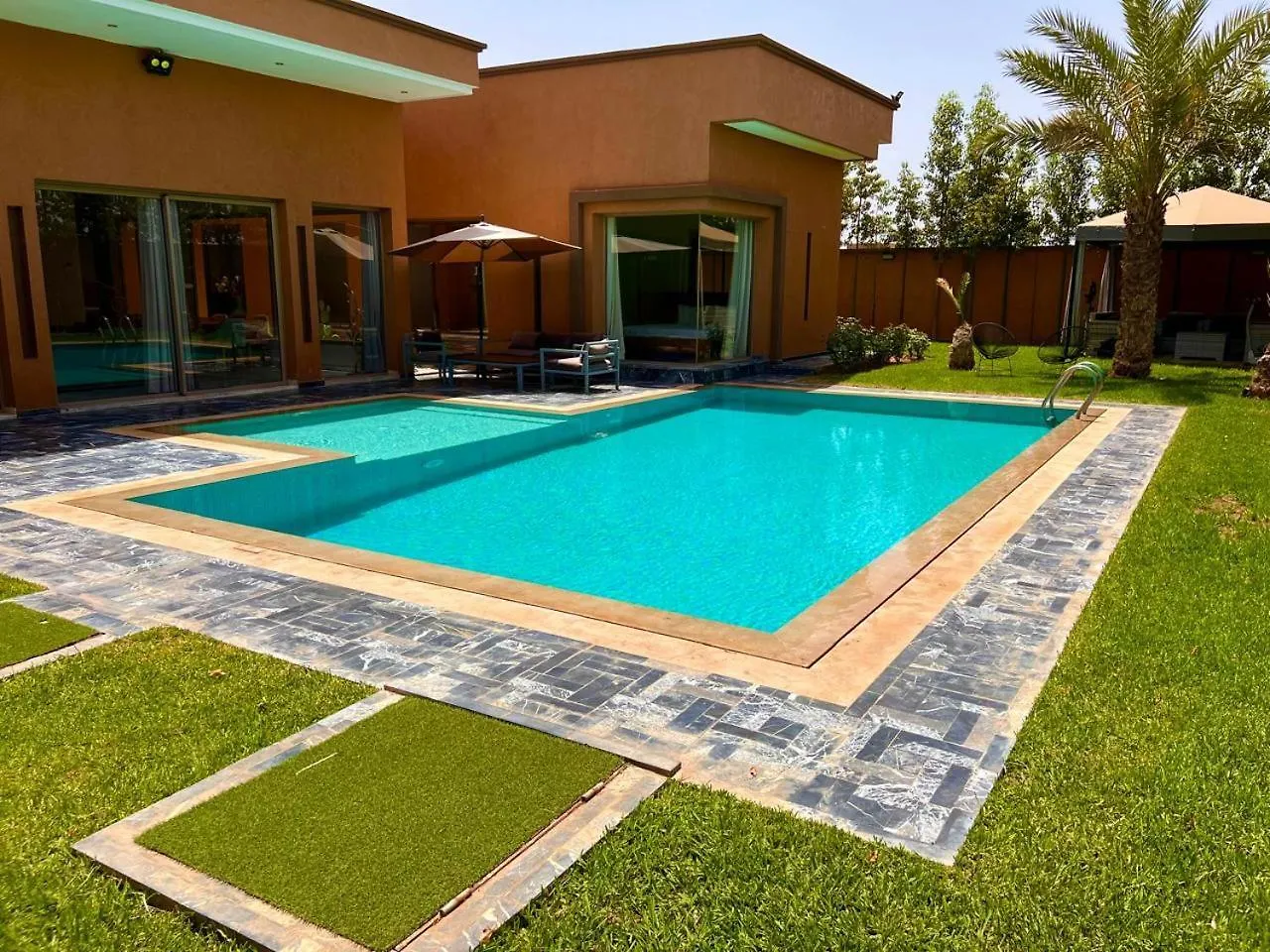 Villa Avec Piscine Et Jardin مراكش